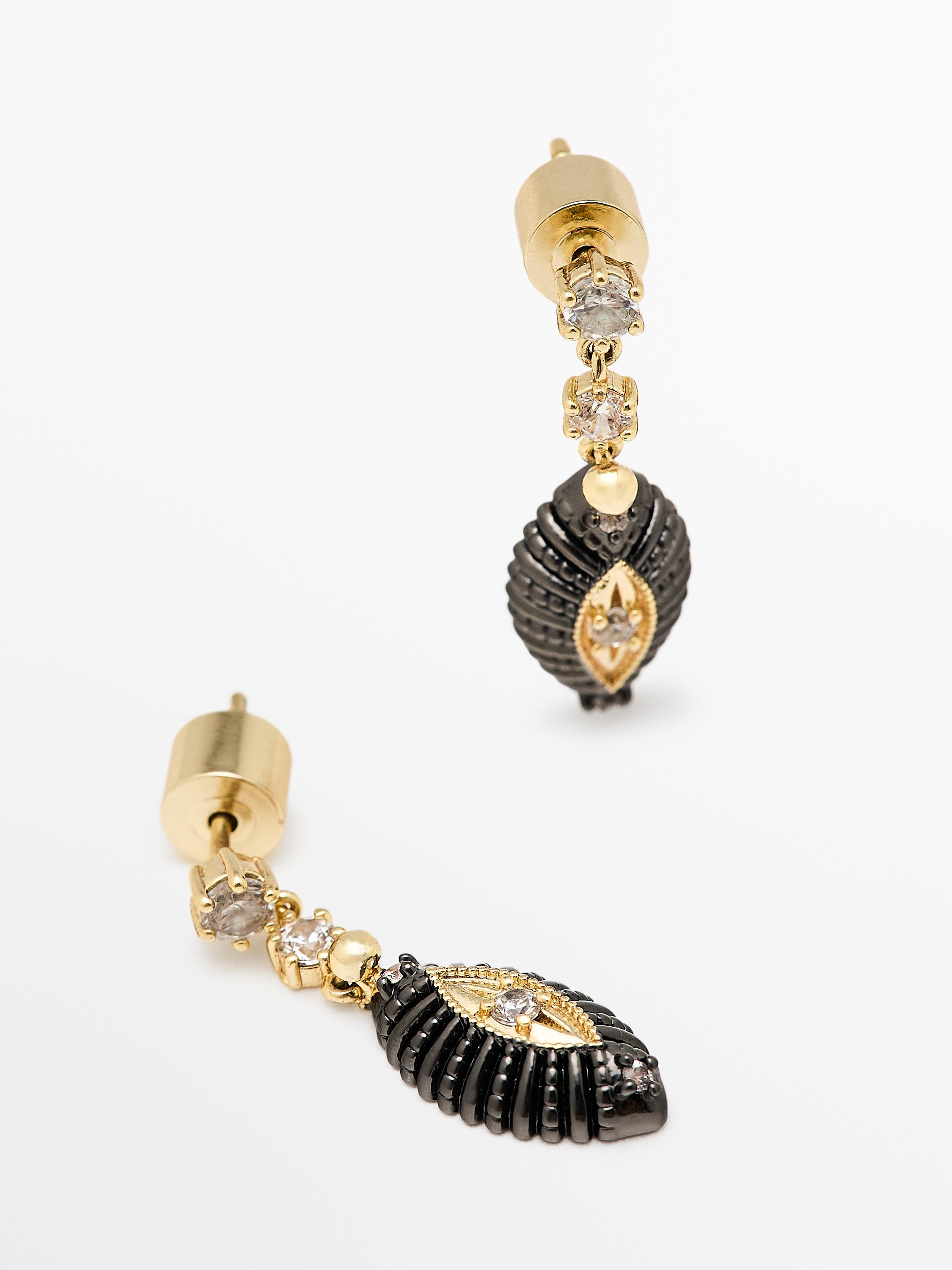 Boucles d'oreilles ornées de brillants